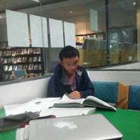 4/22/2012 tarihinde Ben L.ziyaretçi tarafından Gordon Library'de çekilen fotoğraf