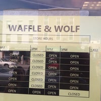 รูปภาพถ่ายที่ Waffle &amp;amp; Wolf โดย Mauricio G. เมื่อ 8/20/2012
