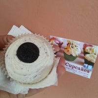 รูปภาพถ่ายที่ Liz&amp;#39;s Cupcakes โดย Jason M. เมื่อ 9/3/2012