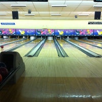 Foto tirada no(a) Thunderbird Bowling Center por Marty em 2/12/2012