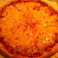 Foto tomada en Pizza Pro&amp;#39;s  por Mitzy💋MIA💃 el 5/15/2012