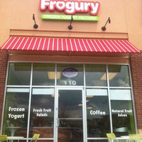 Foto tirada no(a) Frogury: Frozen Yogurt Factory por Mandy L. em 8/5/2011