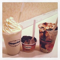 Photo taken at Häagen-Dazs by Lareina0912 on 10/9/2011