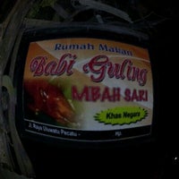 Photo taken at Babi Guling Mbah Sari Pecatu by Indra A. on 8/24/2011