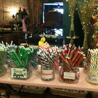 1/14/2011 tarihinde Michele S.ziyaretçi tarafından The Candy Factory'de çekilen fotoğraf