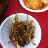 Photo taken at Manna Korean Cuisine @ Lau Pa Sat by Hugo S. on 1/22/2012