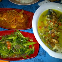 Photo taken at Genteng Biru Food Center by Joenk I. on 2/27/2012