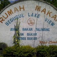 Photo taken at Rumah Makan Bedugul Lake View by Yonatan C. on 2/23/2012
