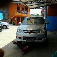 Photo taken at Suranta Jaya Car Wash by Chairul B. on 11/26/2011