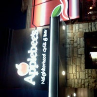 Photo taken at Applebee&#39;s Grill + Bar by Gunjoo C. on 12/28/2011