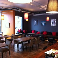 รูปภาพถ่ายที่ K3 Cafe &amp;amp; Wine Bar โดย Eerik H. เมื่อ 11/23/2011