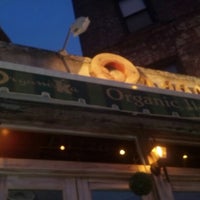Foto tirada no(a) Organika - Organic Bar &amp; Kitchen por Alisha O. em 8/8/2012