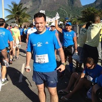 Photo taken at XVI Meia Maratona Internacional do Rio de Janeiro 2012 by Raul N. on 8/19/2012
