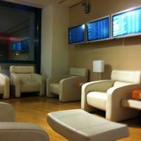 Photo taken at Alitalia Freccia Alata Lounge &amp;quot;Canova&amp;quot; by Carlo A G. on 9/21/2011