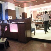Photo prise au Pinxx 24 hours coffee shop par Toshikatsu F. le8/25/2012