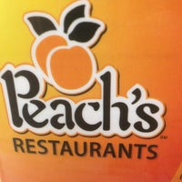 รูปภาพถ่ายที่ Peach&amp;#39;s Restaurant - Ellenton โดย Keith W. เมื่อ 4/22/2012