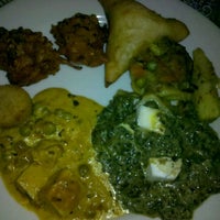 Foto tomada en Bombay Grill Indian Restaurant  por Jennifer H. el 1/21/2012