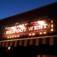 รูปภาพถ่ายที่ Bigfoot Lodge West โดย Alex F. เมื่อ 7/25/2012