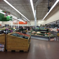 รูปภาพถ่ายที่ Walmart Supercentre โดย Greg W. เมื่อ 5/7/2012