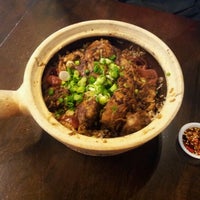 Photo taken at Heun Kee Claypot Chicken Rice by Jayvee L. on 8/9/2012
