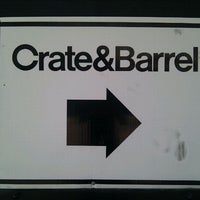 รูปภาพถ่ายที่ Crate &amp;amp; Barrel โดย Brendan เมื่อ 2/21/2011