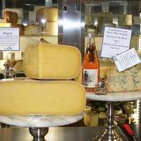 Foto tomada en Fairfield Cheese Company  por Laura D. el 7/23/2011