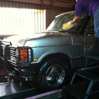 Снимок сделан в Los Olivos Hand Car Wash пользователем Chad M. 6/2/2012