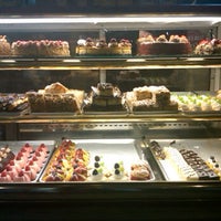 Das Foto wurde bei City Cafe And Bakery von Steve T. am 9/7/2011 aufgenommen