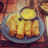 รูปภาพถ่ายที่ Matta&amp;#39;s Mexican Restaurant โดย Katie G. เมื่อ 8/24/2012