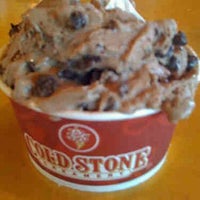 Photo taken at Cold Stone Creamery by Fabian S. on 11/16/2011