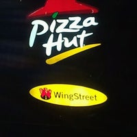 Photo taken at Pizza Hut by Caramels&amp;#39; D. on 11/2/2011