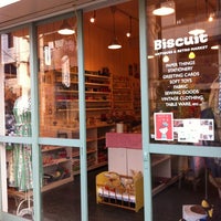 Photo taken at BISCUIT 谷中店 by oooyoukiooo ゆ. on 8/30/2011