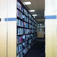Photo prise au West Los Angeles College Library par Vinni M. le10/19/2011