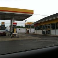 Photo taken at Shell by Leonardo T. on 5/30/2012