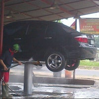 Photo taken at New Face snow car wash by Atyque W. on 12/6/2011