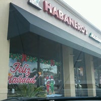 Foto tirada no(a) Habaneros Mexican Grill por Travis C. em 12/15/2011