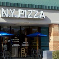 รูปภาพถ่ายที่ The Original NY Pizza โดย Richard B. เมื่อ 1/16/2012