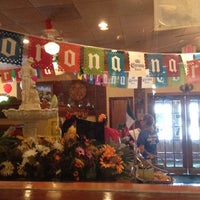 Foto tomada en Azteca Mexican Restaurant Matthews  por Amanda B. el 5/5/2012