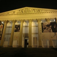 รูปภาพถ่ายที่ Magyar Nemzeti Múzeum โดย Tamás B. เมื่อ 12/1/2011