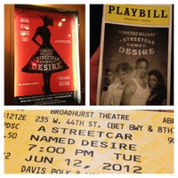 รูปภาพถ่ายที่ A Streetcar Named Desire at The Broadhurst Theatre โดย Jennifer L. เมื่อ 6/13/2012
