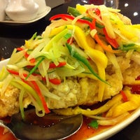 รูปภาพถ่ายที่ Grand Emperor Seafood Palace โดย Michelle S. เมื่อ 4/18/2012