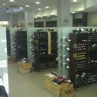 รูปภาพถ่ายที่ LAVINIA Wine Shop &amp; Restaurant โดย Татьяна Б. เมื่อ 8/21/2011