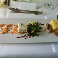 4/22/2012 tarihinde Matthias R.ziyaretçi tarafından Restaurant Mönchenwerth Guy de Vries'de çekilen fotoğraf