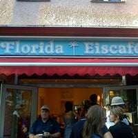 Photo taken at Florida Eiscafé by Eva on 10/2/2011