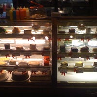 Das Foto wurde bei Ruggles Cafe Bakery von Cynthia C. am 3/23/2012 aufgenommen