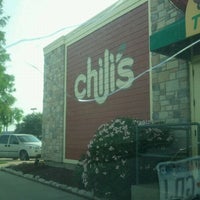 รูปภาพถ่ายที่ Chili&amp;#39;s Grill &amp;amp; Bar โดย Aaron T. เมื่อ 5/6/2012