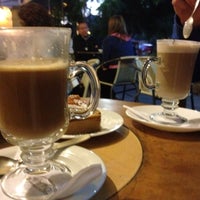 4/22/2012 tarihinde Jeannette S.ziyaretçi tarafından Café del Mundo'de çekilen fotoğraf