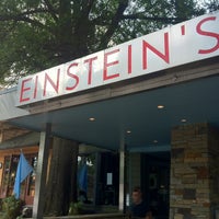 รูปภาพถ่ายที่ Einstein&amp;#39;s โดย Mark H. เมื่อ 5/14/2012
