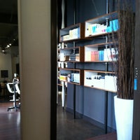 2/21/2012 tarihinde Lisa K.ziyaretçi tarafından Salon Tonic'de çekilen fotoğraf