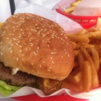 Foto tirada no(a) Jack&amp;#39;s Classic Hamburgers por amanda W. em 4/5/2012